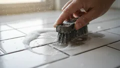 Čištění spár, které opravdu funguje: osvědčené postupy pro koupelnu a kuchyň v každé domácnosti