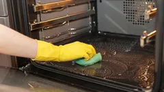 Rychle, jednoduše, čistě: tajemství dokonalé trouby bez agresivních chemikálií